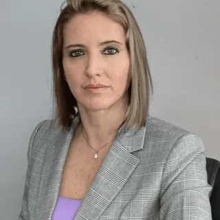  Lawyer Nelidia Micheli Quadros