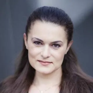  Lawyer Polina Friedland Bernstein