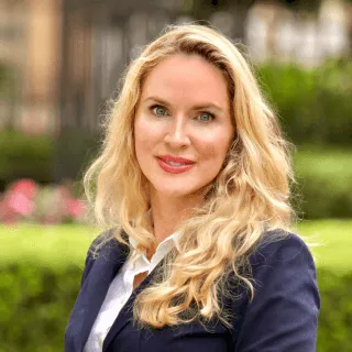  Lawyer Wendy Manard